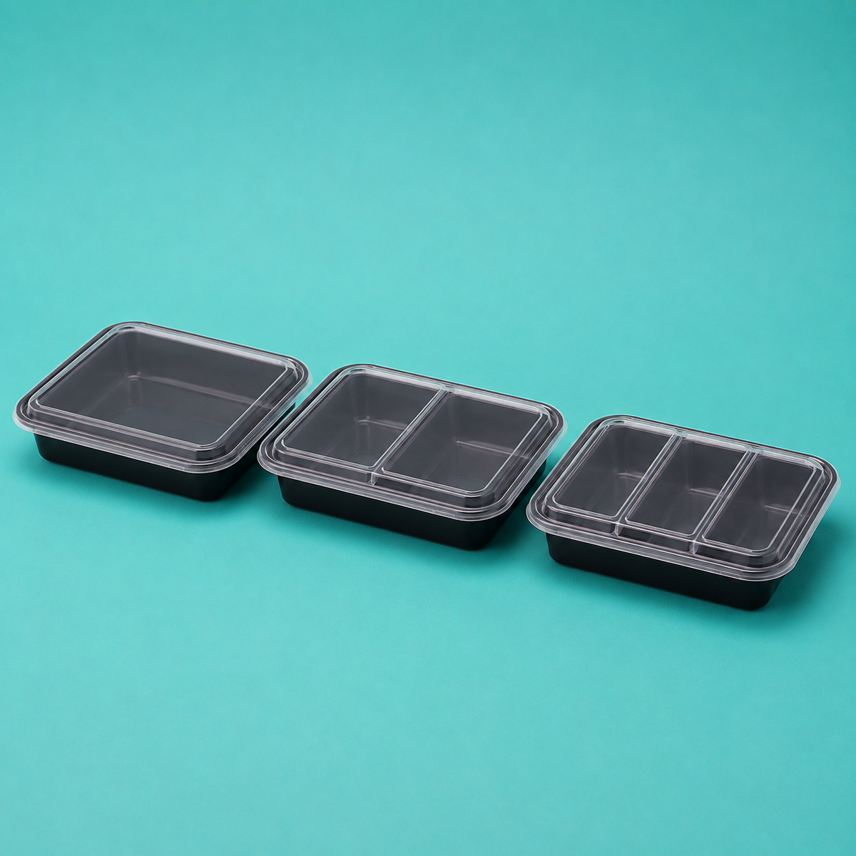 Contenedor negro para meal prep con tapa transparente