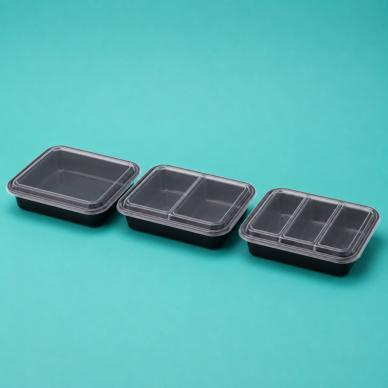 Contenedor negro para meal prep con tapa transparente
